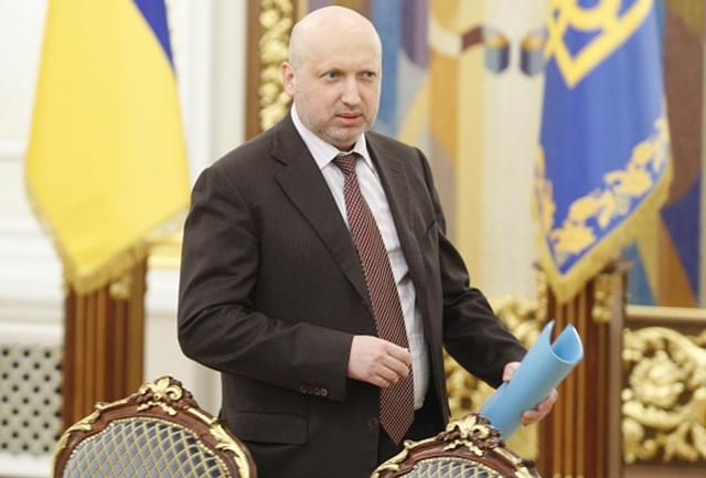 Турчинов назвал Януковича "марионеткой Кремля" и раскритиковал его речь Турчинов назвал Януковича "марионеткой Кремля" и раскритиковал его речь