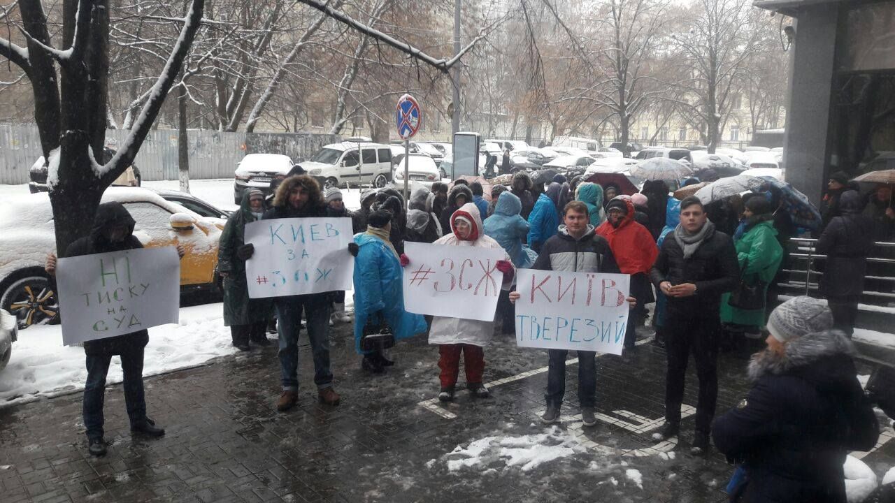 Суд разрешил киевским МАФам продавать алкоголь Суд разрешил киевским МАФам продавать алкоголь