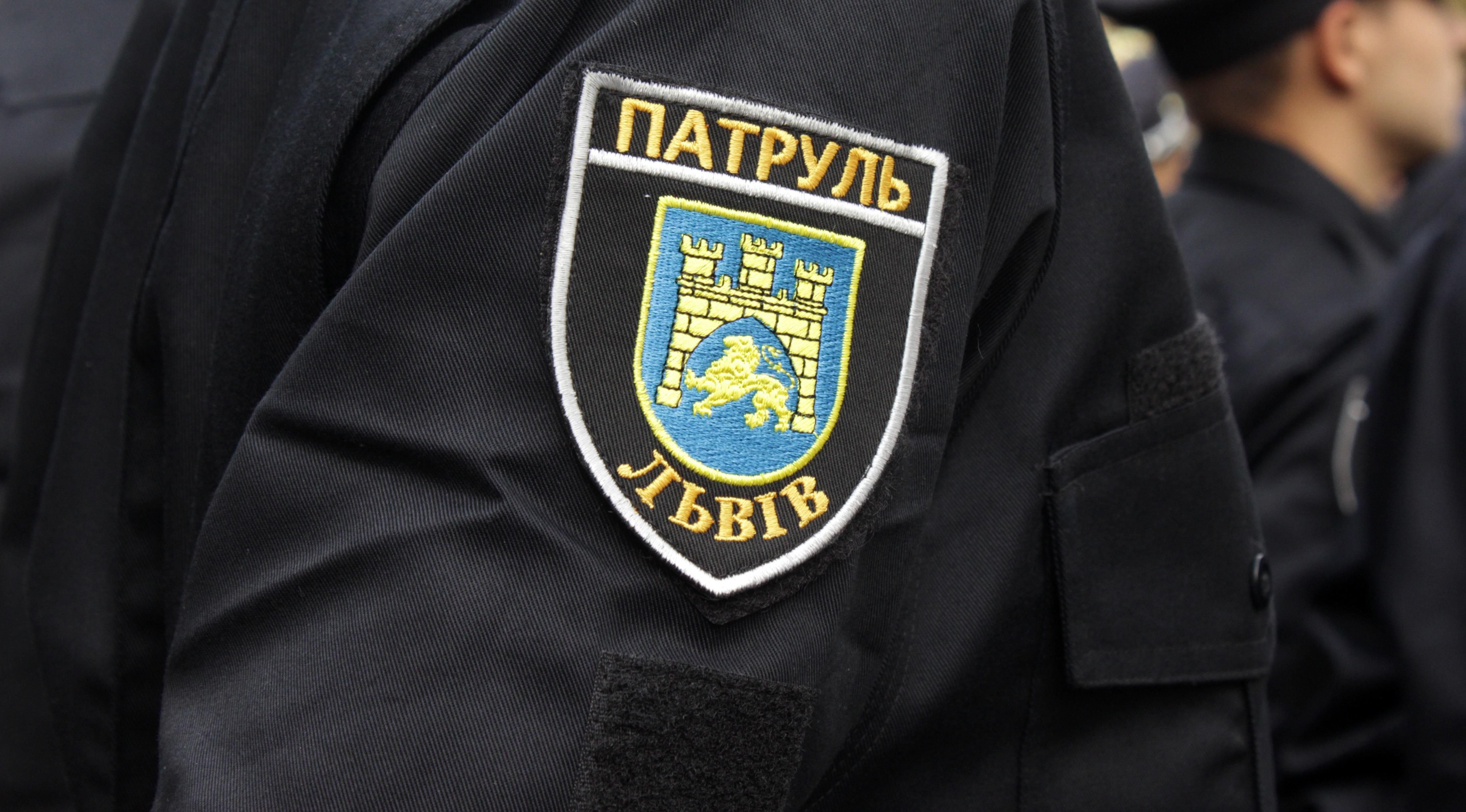 Командиру, який побив патрульного у Львові, загрожує до 8 років в'язниці Командиру, який побив патрульного у Львові, загрожує до 8 років в'язниці