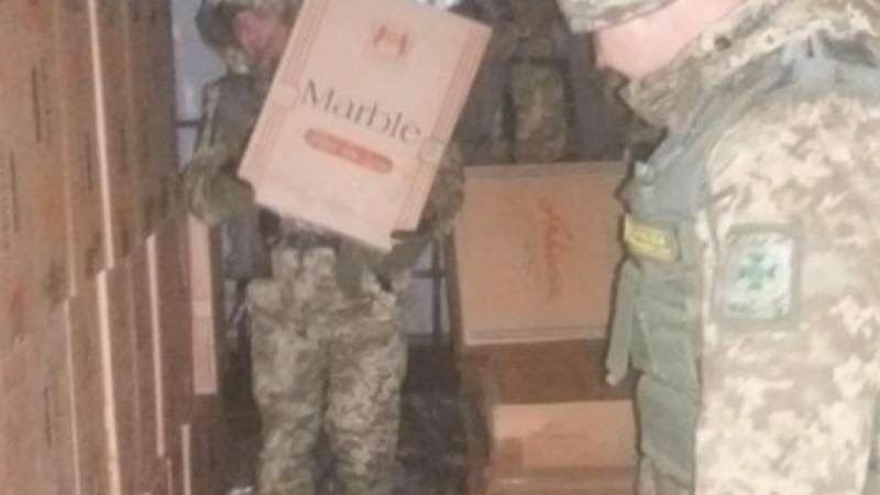 На Буковині виявили рекордну партію контрабандних сигарет
На Буковині виявили рекордну партію контрабандних сигарет