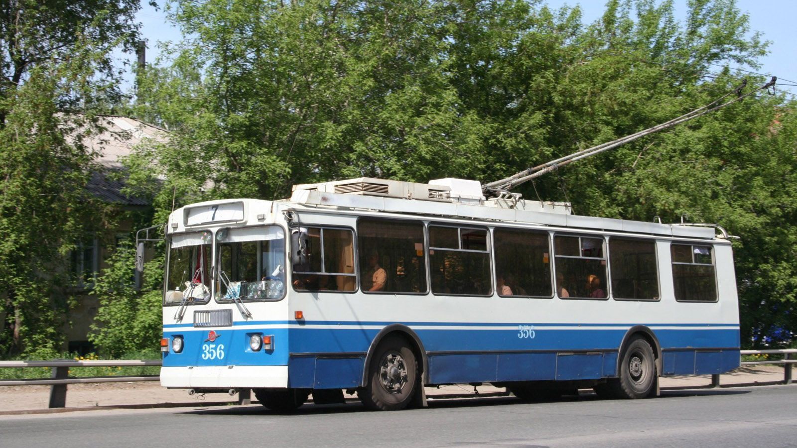 Тролейбуси можуть зупинитися в Херсоні через величезні борги