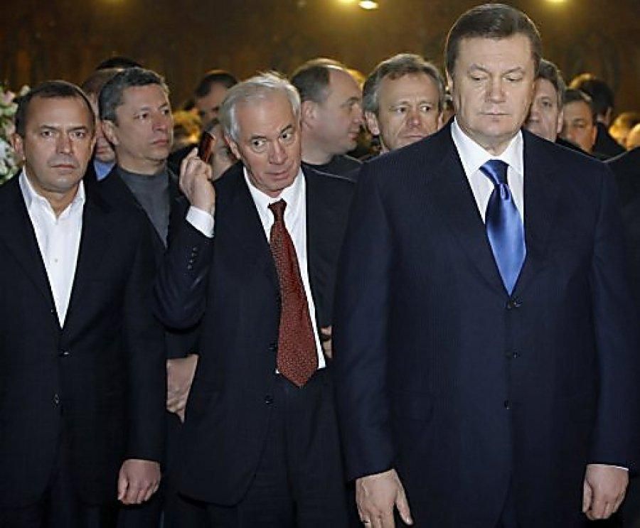 "Спектакль продолжается": откуда растут ноги у новых откровений соратников Януковича
