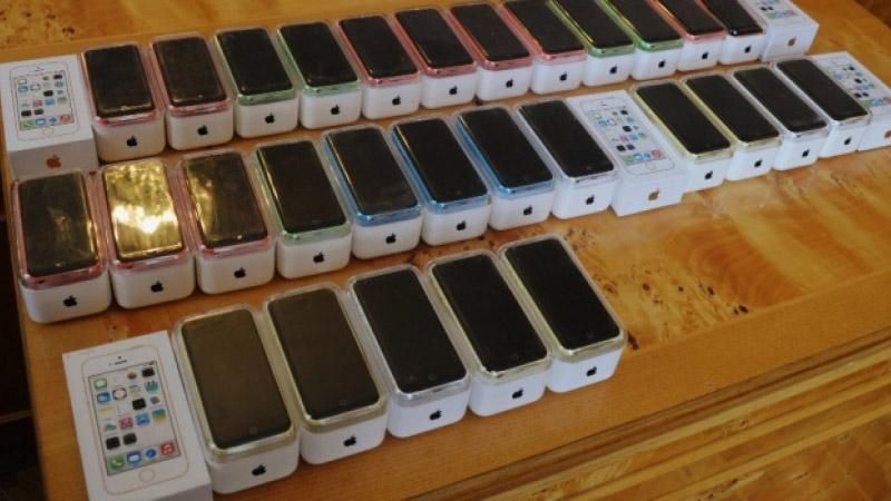 Контрабандисти намагались ввезти в Україну iPhone на 2 мільйони гривень Контрабандисти намагались ввезти в Україну iPhone на 2 мільйони гривень