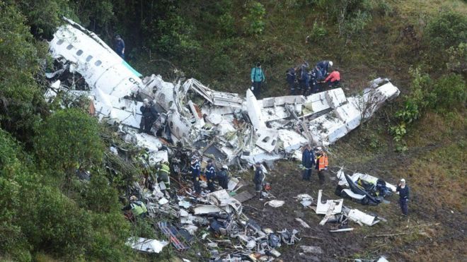 Стало известно, почему упал самолет с футболистами в Колумбии Стало известно, почему упал самолет с футболистами в Колумбии