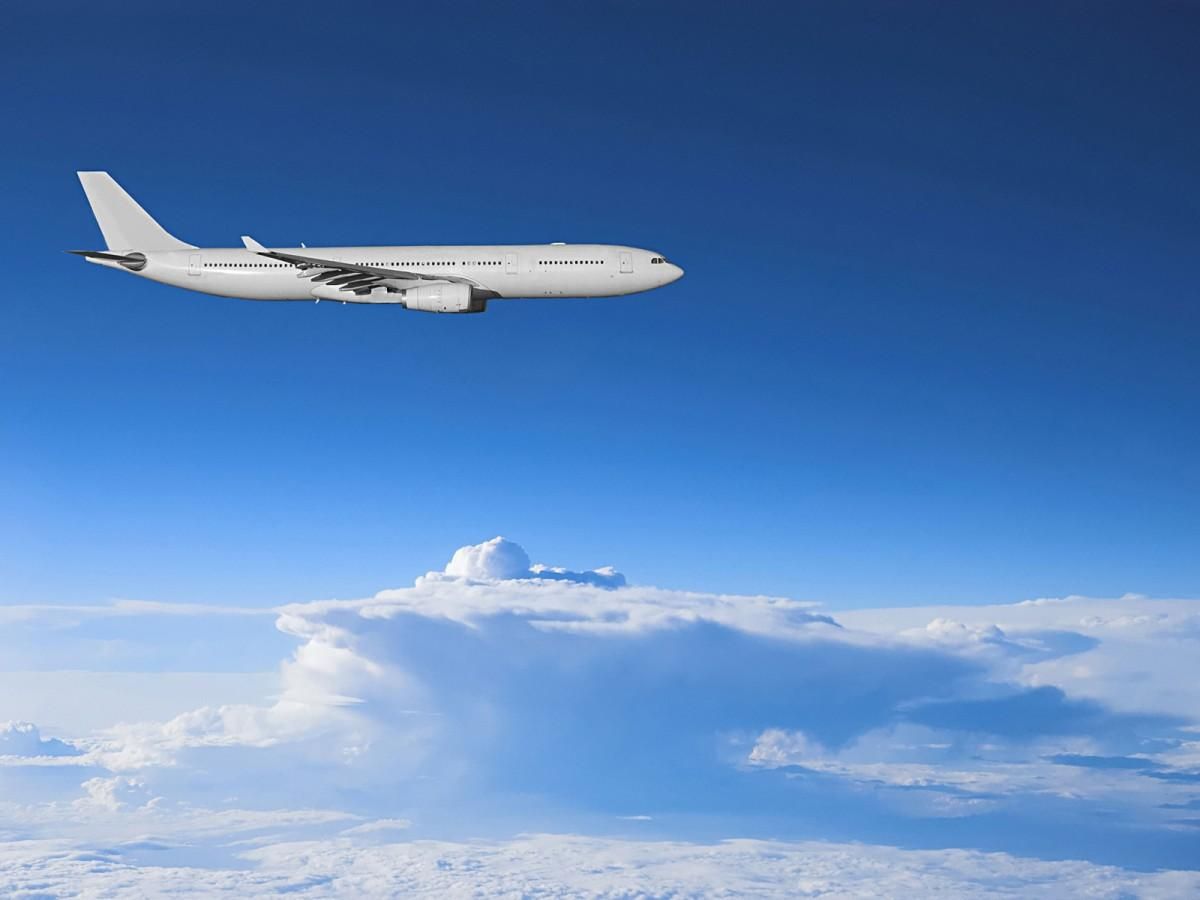 Пассажирские самолеты обходят зону ракетных стрельб возле Крыма Пассажирские самолеты обходят зону ракетных стрельб возле Крыма