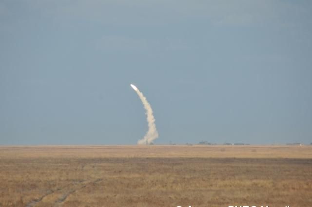 Появилось видео запусков украинских ракет возле Крыма Появилось видео запусков украинских ракет возле Крыма