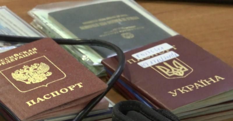 Как пограничники противостоят мошенникам с поддельными документами Как пограничники противостоят мошенникам с поддельными документами