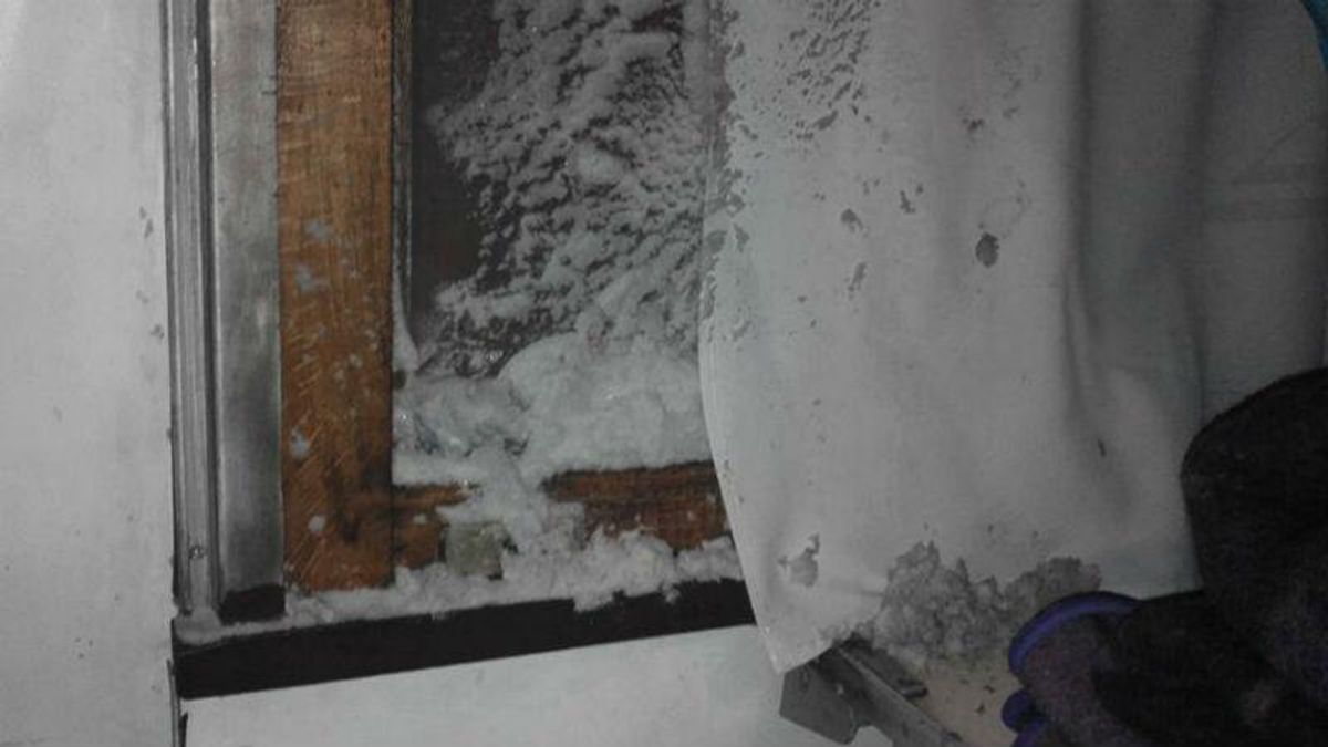 У вагонах можна ліпити сніговика: в мережі показали обурливі фото з потягу "Укрзалізниці"