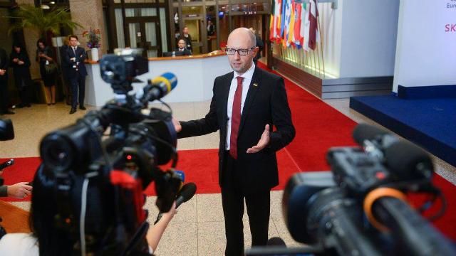 Яценюк подает в суд за фейк о покупке 24 вилл в США Яценюк подает в суд за фейк о покупке 24 вилл в США