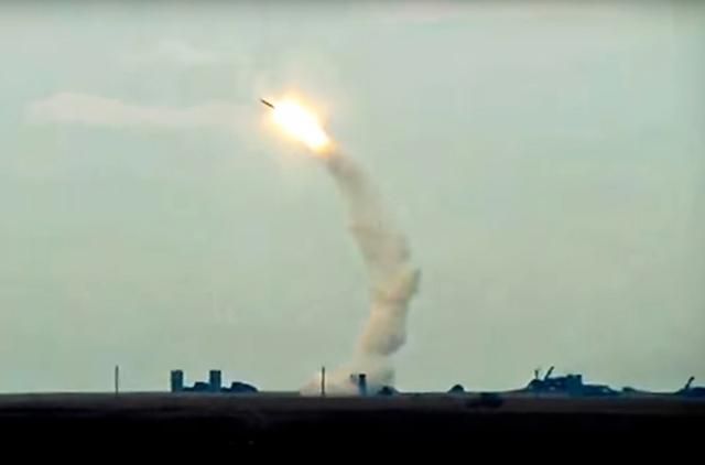 Ракети біля Криму, затримання хакерів та зростання зарплат, – головне за добу Ракети біля Криму, затримання хакерів та зростання зарплат, – головне за добу