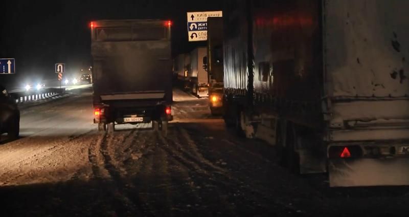 Завтра грузовикам запретят въезд в Киев из-за мокрой погоды