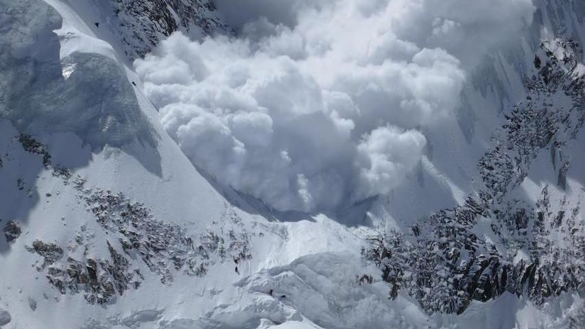 Надзвичайники попередили про небезпеку сходження лавин в Карпатах