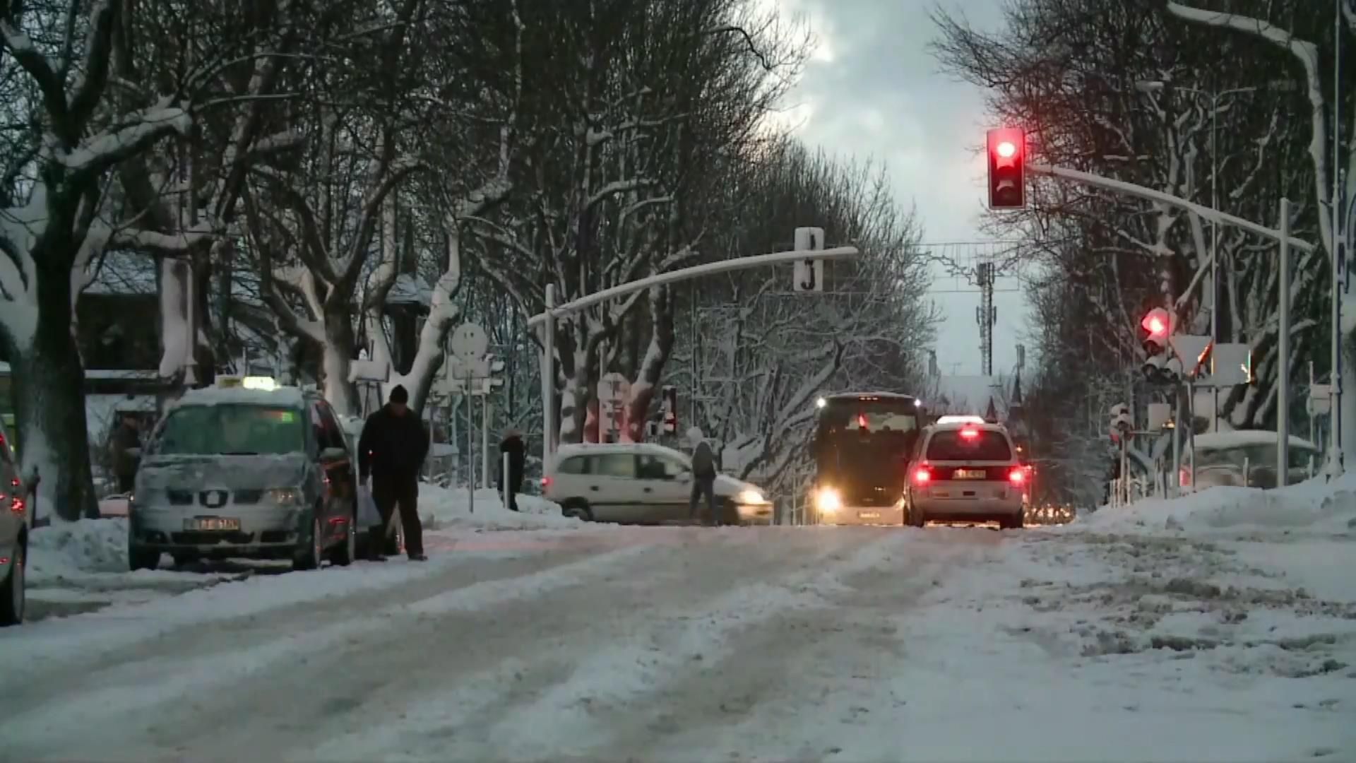 З'явились дані про перших жертв потужного снігопаду в Польщі