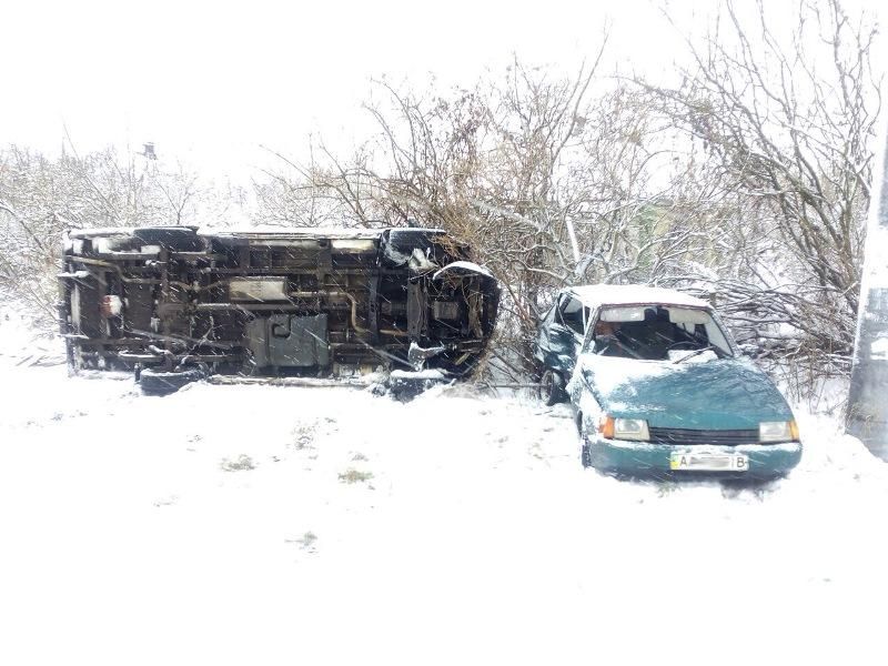 На Чернігівщині перекинувся автобус із школярами, є постраждалі