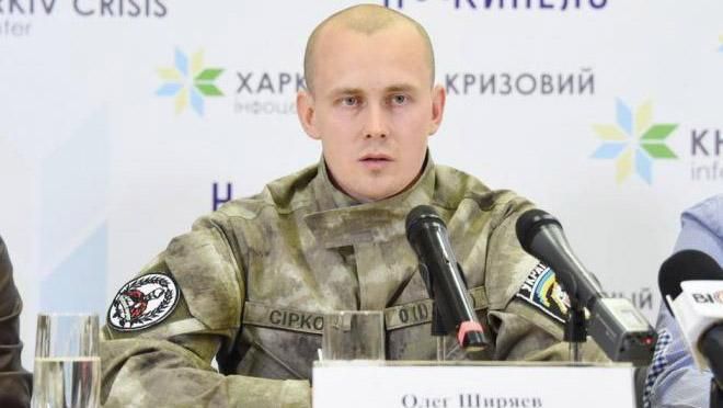 Машину лидера "Азова" обстреляли в Харькове Машину лидера "Азова" обстреляли в Харькове