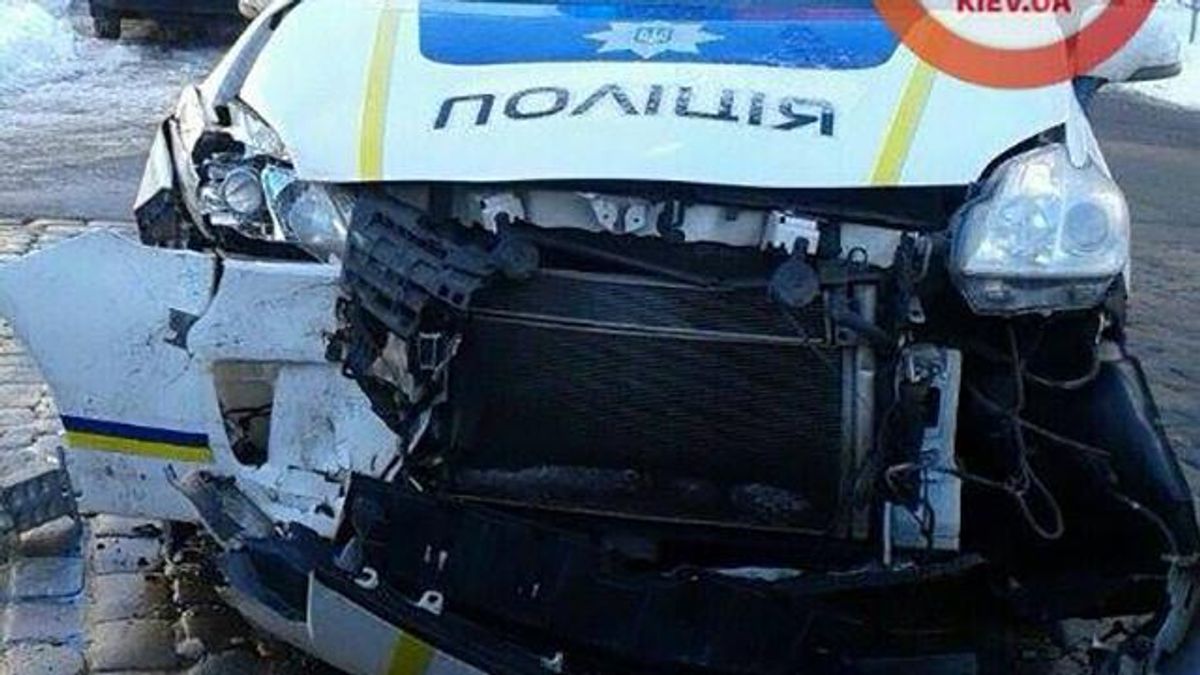ДТП с участием патрульных произошло в Киеве: появились фото ДТП с участием патрульных произошло в Киеве: появились фото