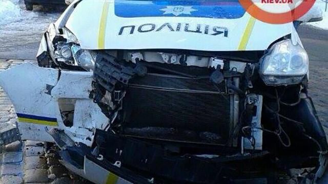 ДТП с участием патрульных произошло в Киеве: появились фото