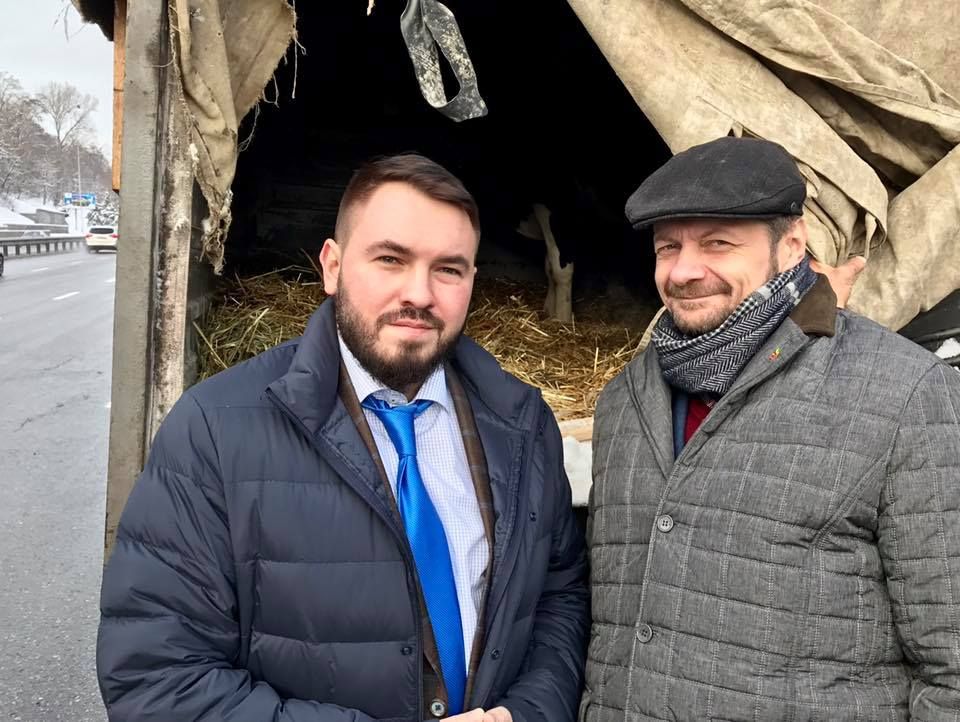 "Радикалы" сделали неожиданный подарок Ляшко на день рождения "Радикалы" сделали неожиданный подарок Ляшко на день рождения