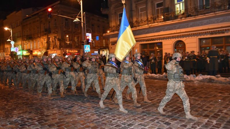 Центр Львова заповнили озброєні військові