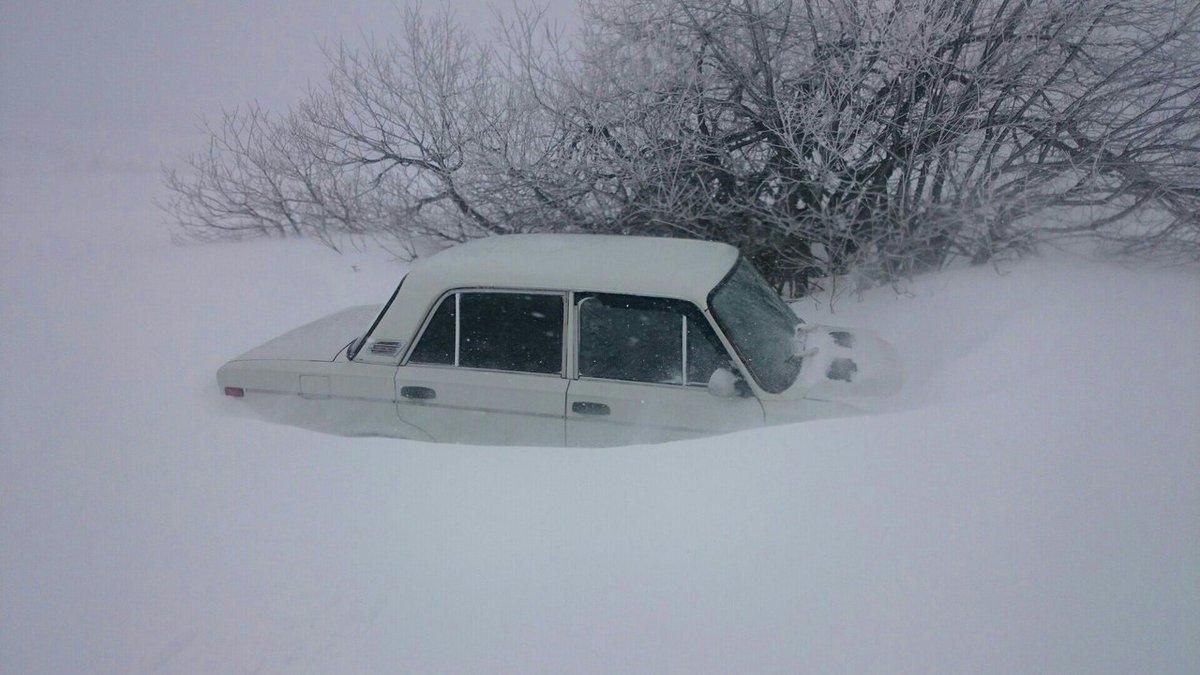 Негода другий день лютує в Криму: з'явились фото Негода другий день лютує в Криму: з'явились фото