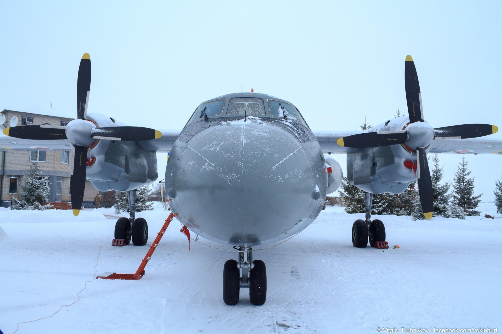 Украинские военные получили самолет для транспортировки раненых из зоны АТО