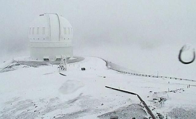 Проделки природы: метровым слоем снега засыпало Гавайи Проделки природы: метровым слоем снега засыпало Гавайи