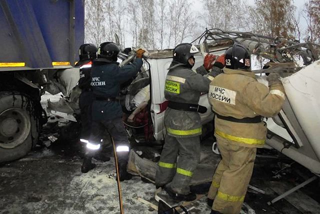 Автобус с детьми попал в ДТП в России: есть жертвы