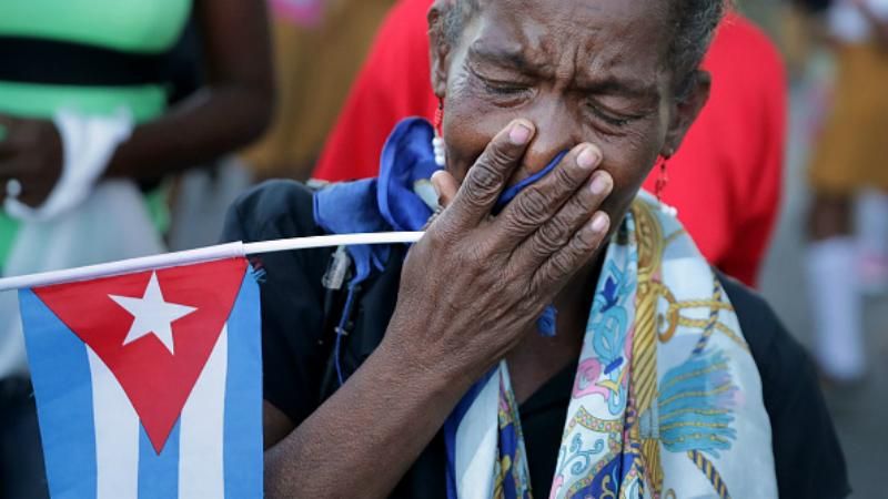 Портрети, квіти і сльози: як Куба прощалась з Фіделем Кастро Портрети, квіти і сльози: як Куба прощалась з Фіделем Кастро