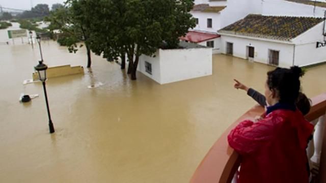 Південь Іспанії затопили сильні дощі: вражаючі фото стихії