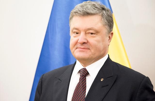 Окрыляют на изменения в обществе: Порошенко поздравил волонтеров Украины Окрыляют на изменения в обществе: Порошенко поздравил волонтеров Украины