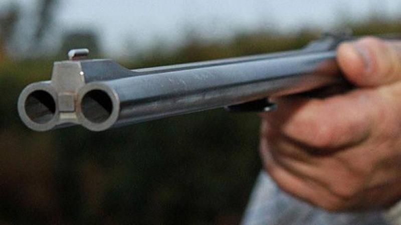 Мужчина выбивал двери и угрожал убить соседей в Киеве Мужчина выбивал двери и угрожал убить соседей в Киеве