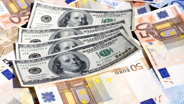 Готівковий курс 5 грудня: долар та євро рухаються в різному напрямку