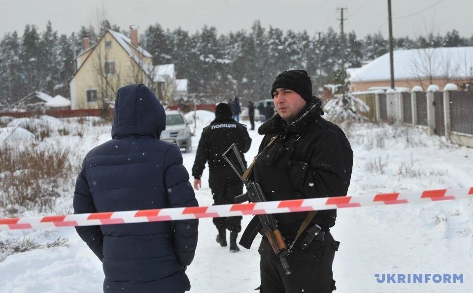 Перестрілка поліції під Києвом: полетіли перші голови 