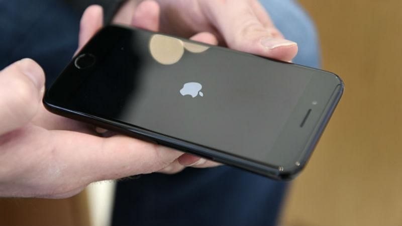 iPhone держит позиции. Эксперты назвали самые популярные смартфоны года