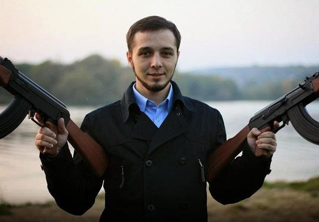 На волю відпустили активіста, який порвав портрет Порошенка На волю відпустили активіста, який порвав портрет Порошенка