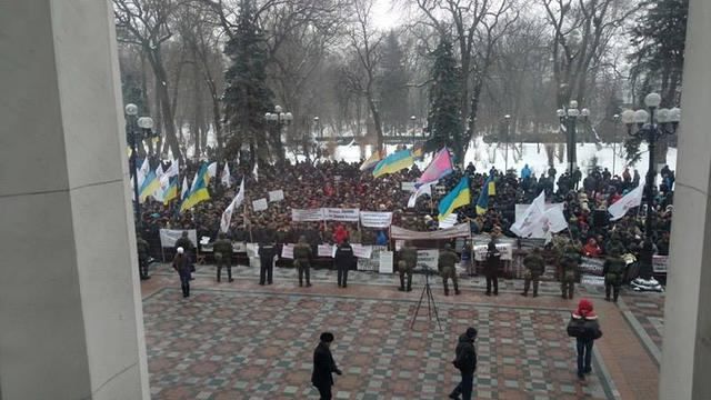 Під Радою знову неспокійно: пенсіонери МВС висунули вимоги 