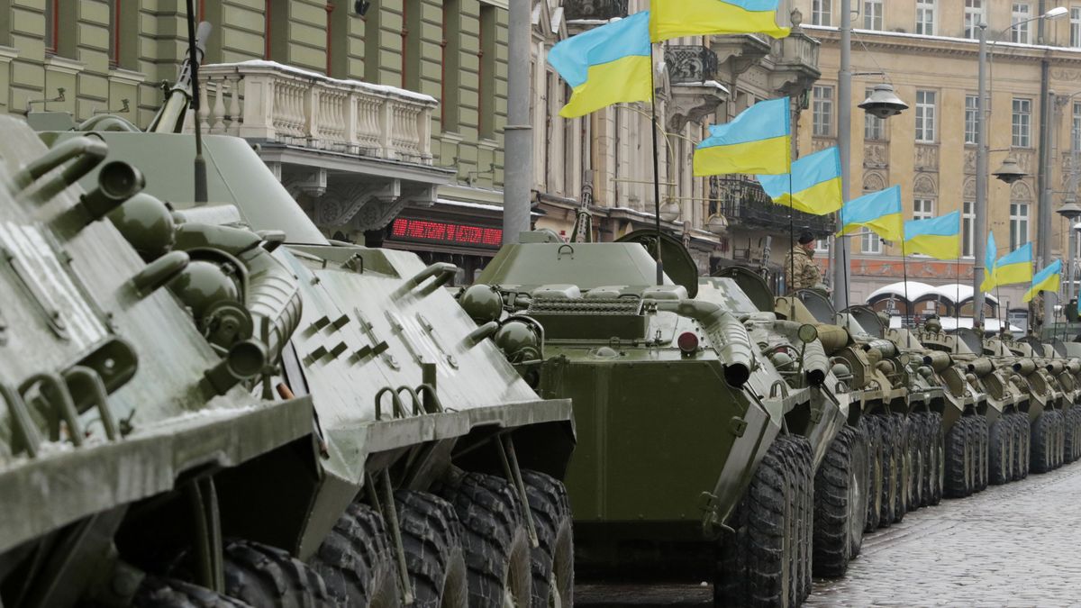 Исторический военный парад во Львове: вся мощь Украины на старинных улицах Исторический военный парад во Львове: вся мощь Украины на старинных улицах
