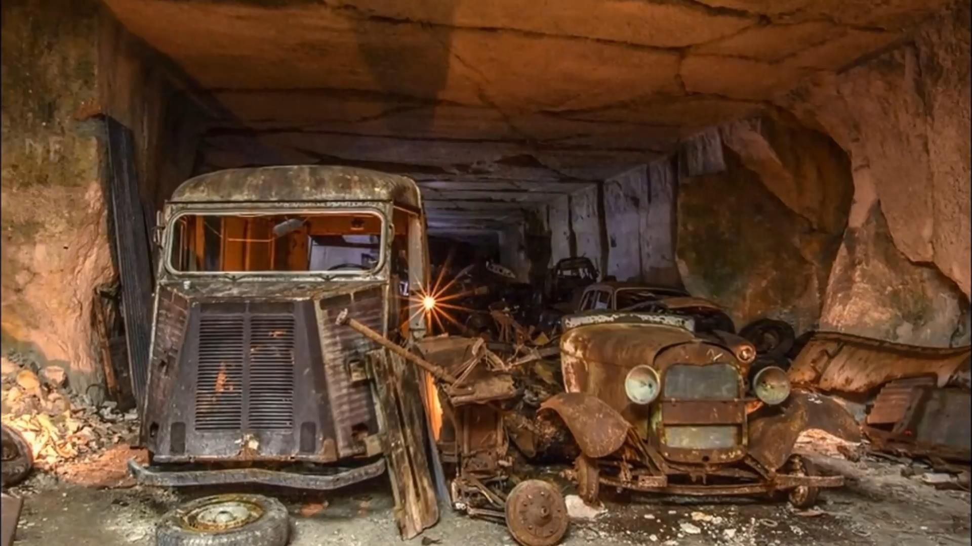 Тайник раритетных автомобилей нашли во Франции Тайник раритетных автомобилей нашли во Франции