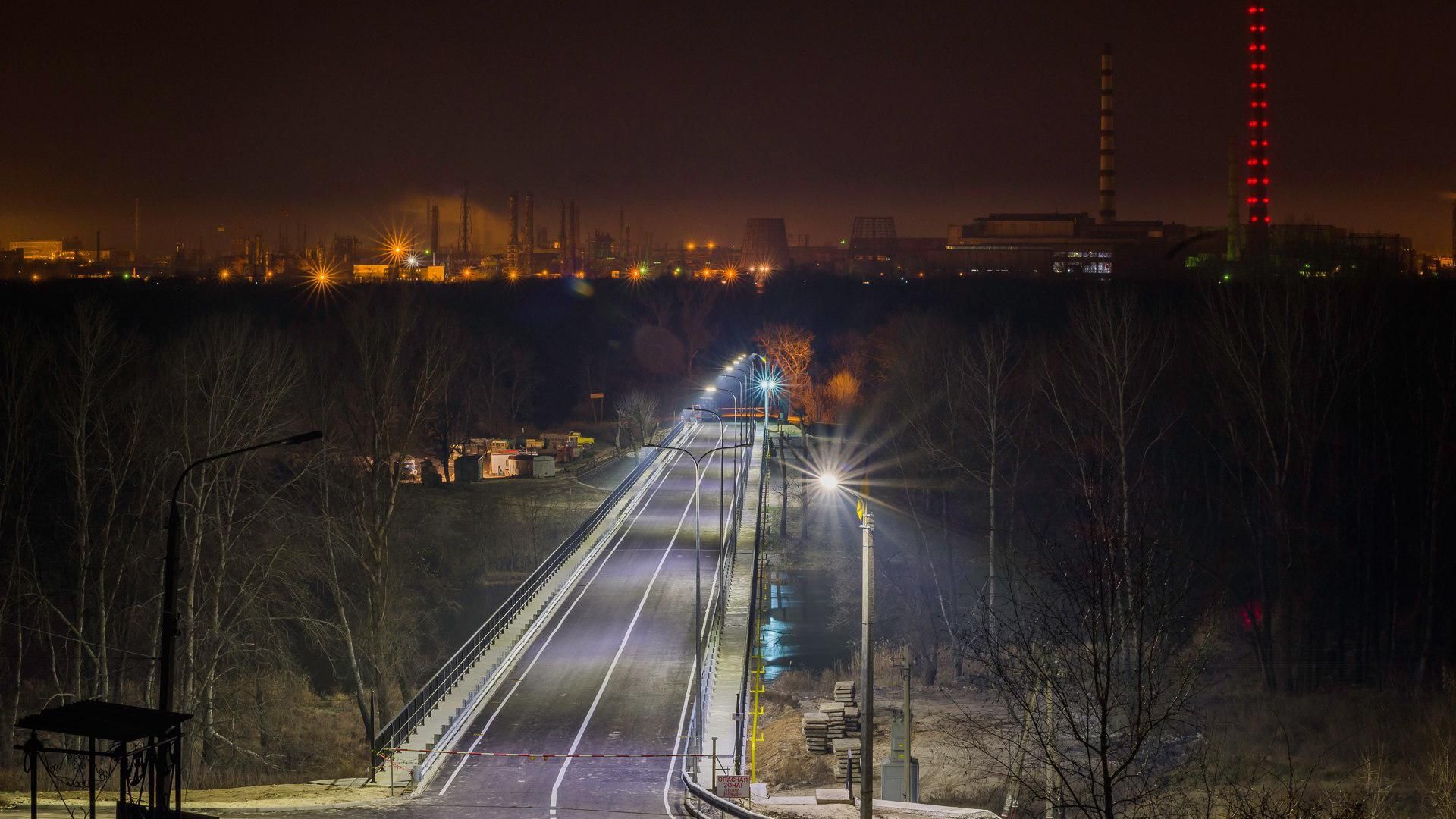 Як виглядає відновлений міст у Сєвєродонецьку, який у 2014 році зруйнували бойовики Як виглядає відновлений міст у Сєвєродонецьку, який у 2014 році зруйнували бойовики