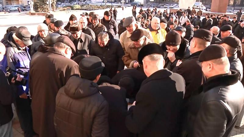 День Збройних сил відзначили протестом в Івано-Франківську

