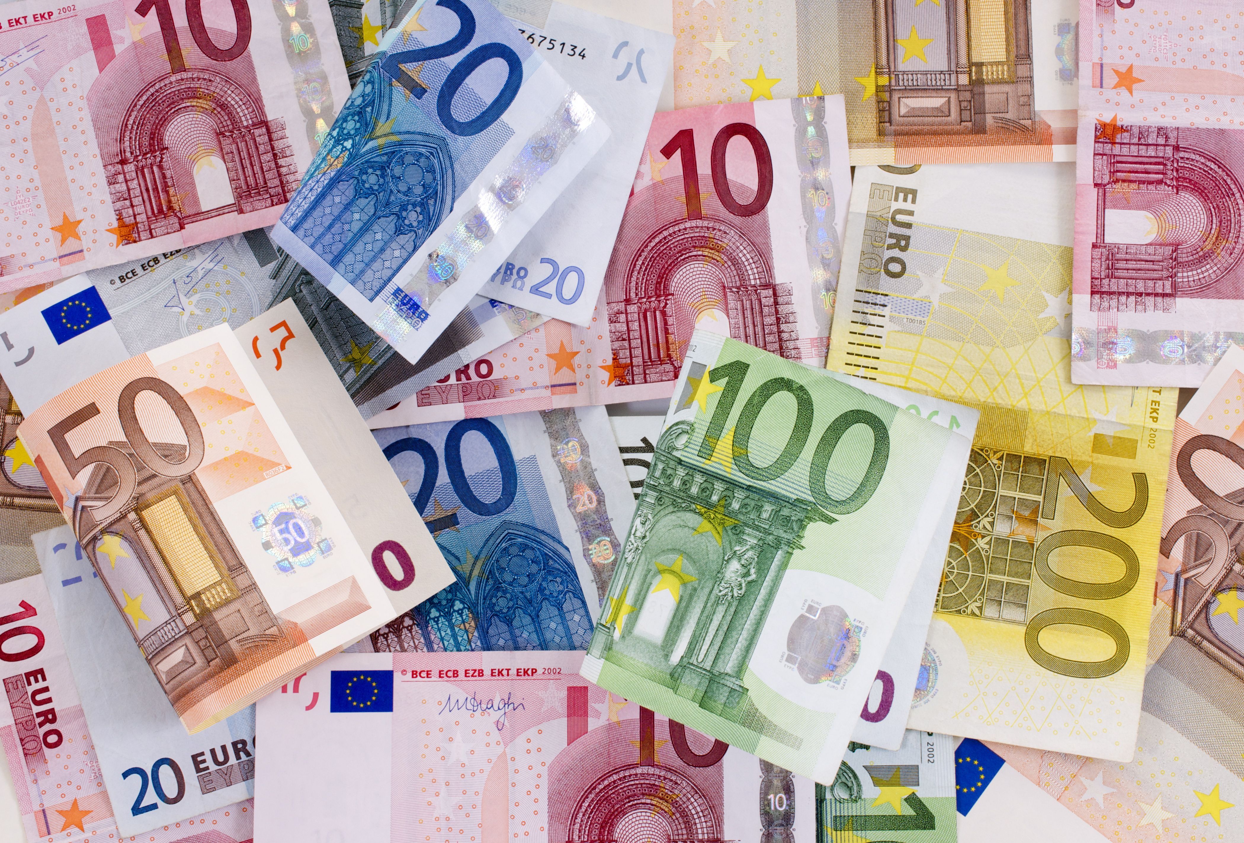 Наличный курс валют 6 декабря: евро стремительно дорожает