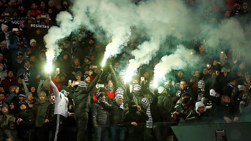 Фанаты "Бешикташа" подрались с полицией и на "Олимпийском"