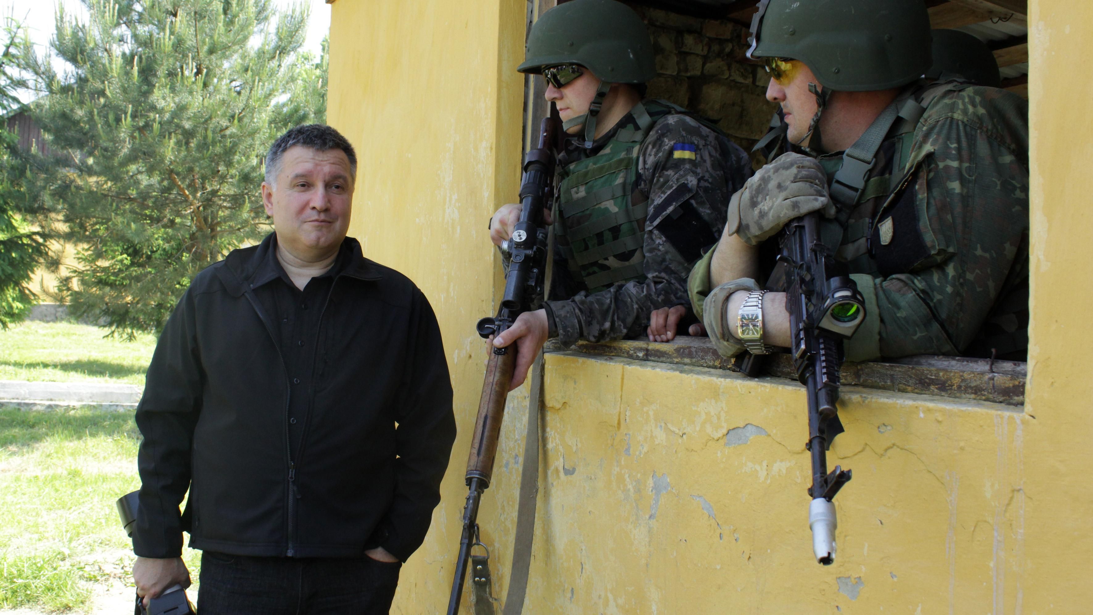 Росія на Донбасі і в Криму веде гібридну війну руками недержавних виконавців, – Аваков Росія на Донбасі і в Криму веде гібридну війну руками недержавних виконавців, – Аваков