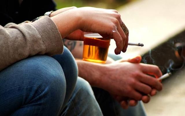 В Україні планують підвищити податки на алкоголь, сигарети і пальне В Україні планують підвищити податки на алкоголь, сигарети і пальне