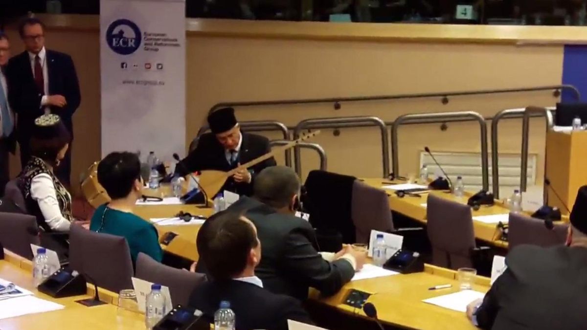 Живая крымскотатарская музыка впервые прозвучала в Европарламенте: появилось видео Живая крымскотатарская музыка впервые прозвучала в Европарламенте: появилось видео