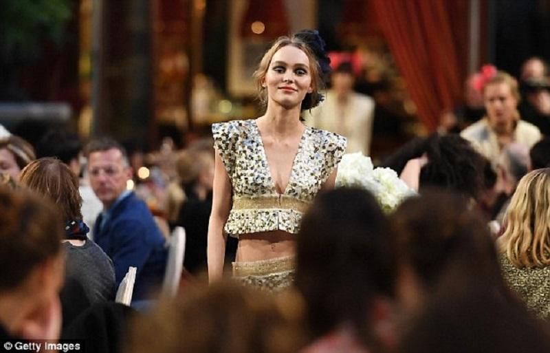 Дочка Джоні Деппа стала зіркою Chanel: з'явились фото та відео
