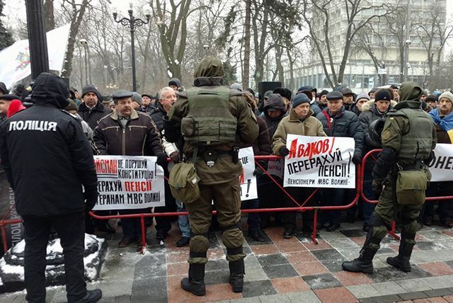 Основные трассы Украины угрожают перекрыть ветераны МВД