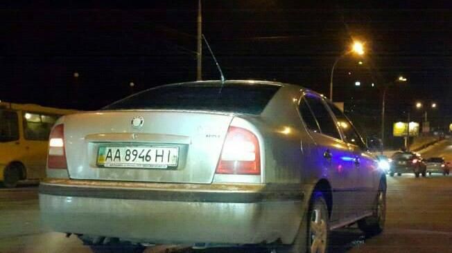 Автівка збила двох дітей із санчатами у Києві: дівчинка без свідомості Автівка збила двох дітей із санчатами у Києві: дівчинка без свідомості