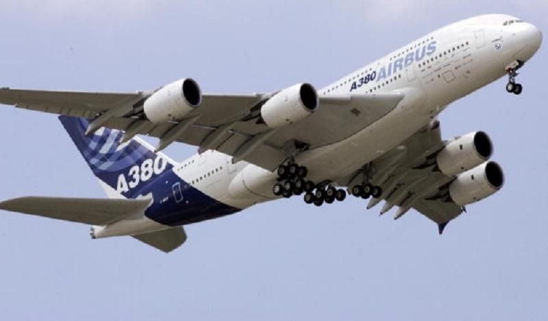 Самолет из Киева экстренно посадили в России из-за пьяного хулигана Самолет из Киева экстренно посадили в России из-за пьяного хулигана