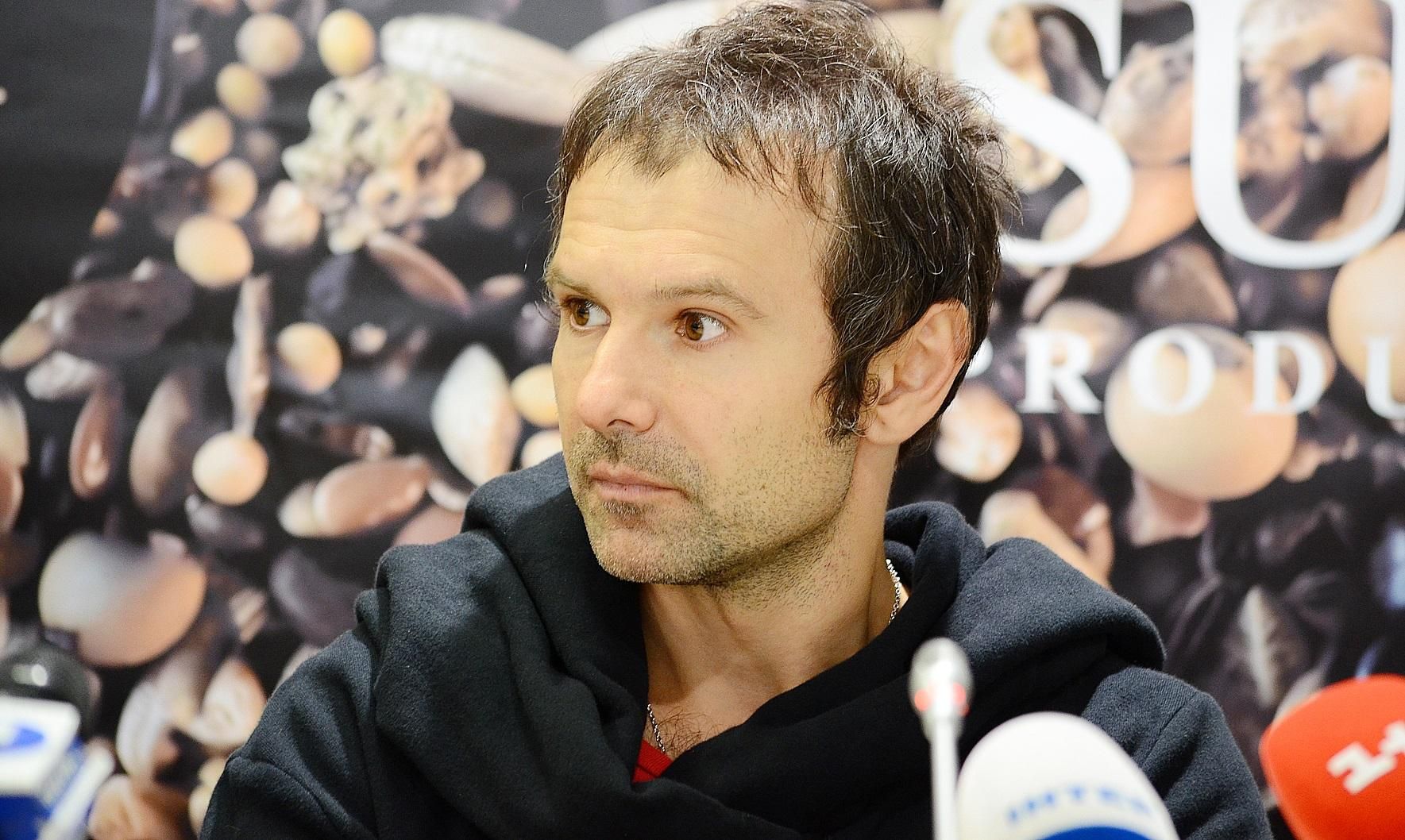 Вакарчук під час концерту зняв емоційне селфі-відео Вакарчук під час концерту зняв емоційне селфі-відео